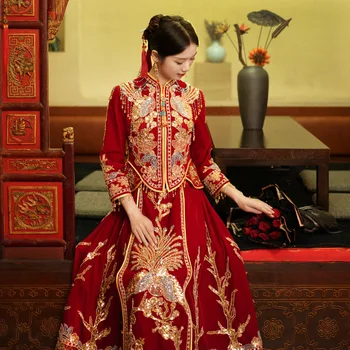 Kinų Tradicinė Vestuvinė Suknelė Cheongsam Elegantiškas Bride Derliaus Raudonas Veliūras Blizgančiais Duobute Siuvinėjimo Kutai Qipao